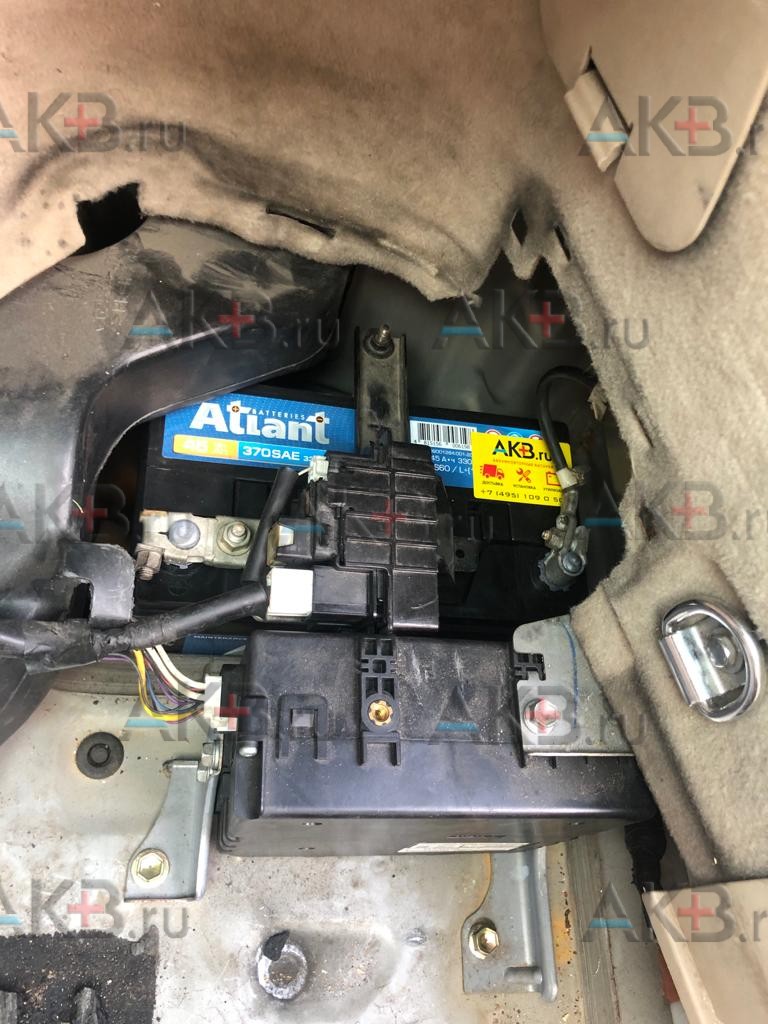 Замена аккумулятора на Toyota Prius II (NHW20) 2003 - 2009 1.5hyb (76 л.с.)  – AKB.RU