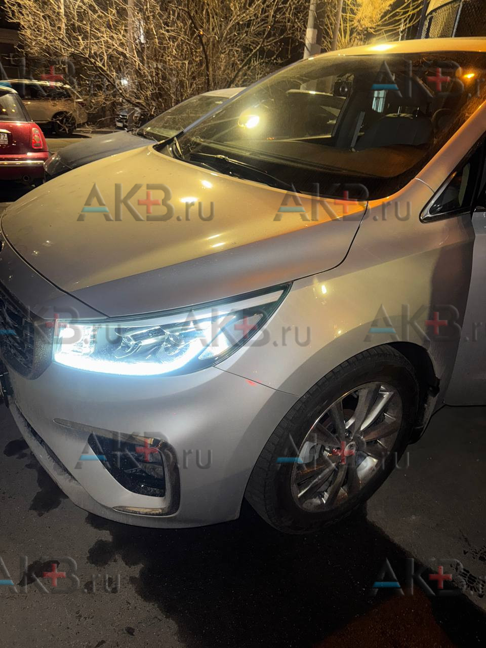 Замена аккумулятора на Kia Carnival III 2014 - 2021 2.2d (202 л.с.)