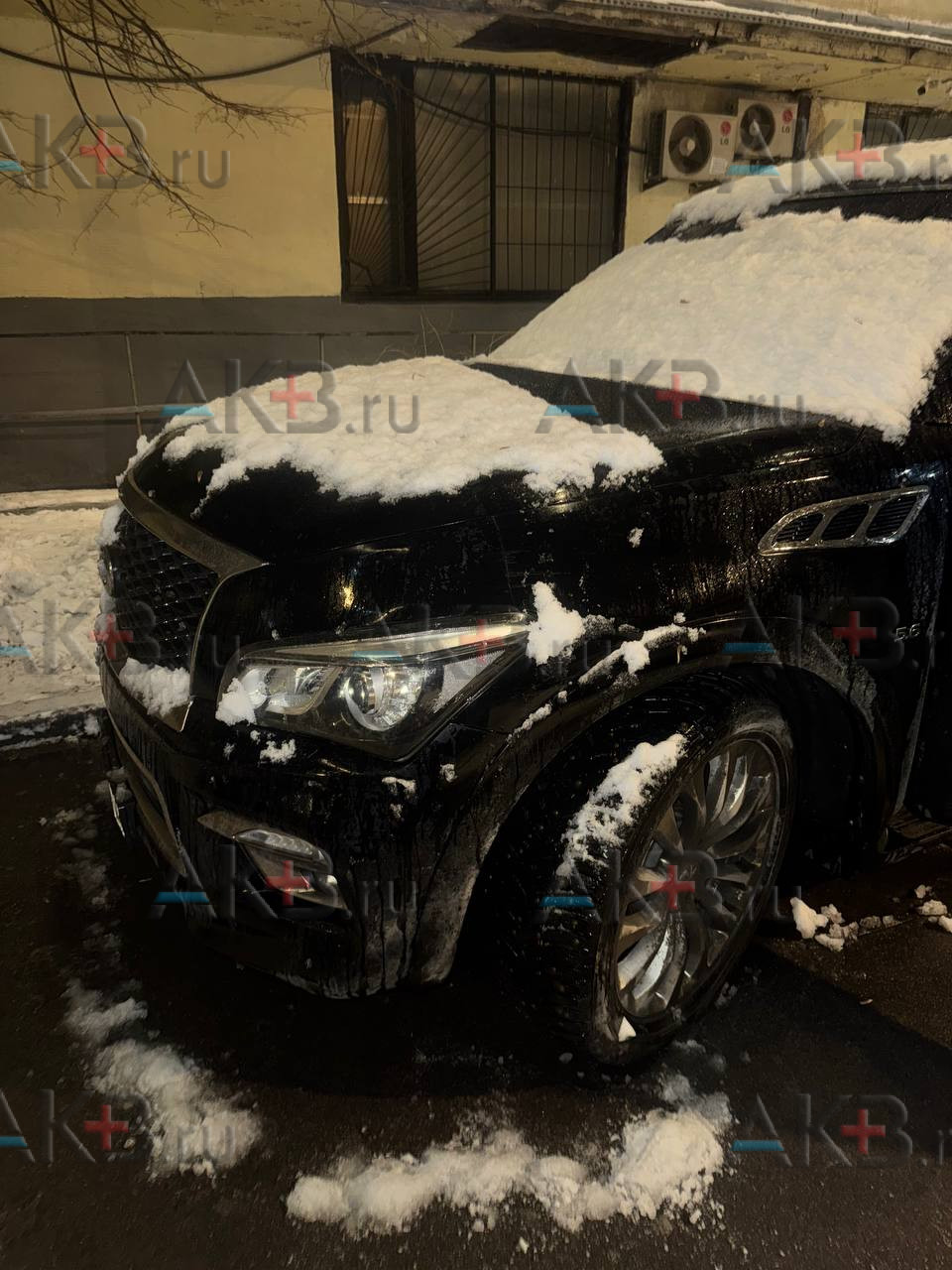 Замена аккумулятора на Infiniti QX80 I Рестайлинг 2014 - 2017 5.6 (405 л.с.)