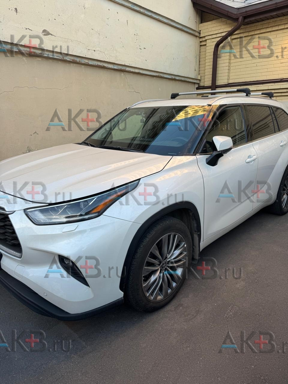Замена аккумулятора на Toyota Highlander 2019—2025 IV (U70) 2.0 л, 248 л.с., бензин