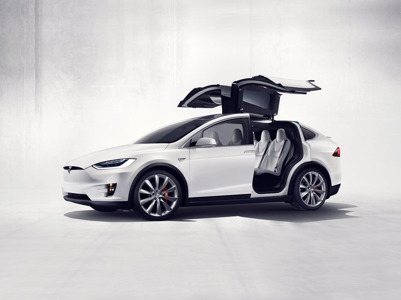Tesla Model X I 2015 - н.в. 518 л.с.